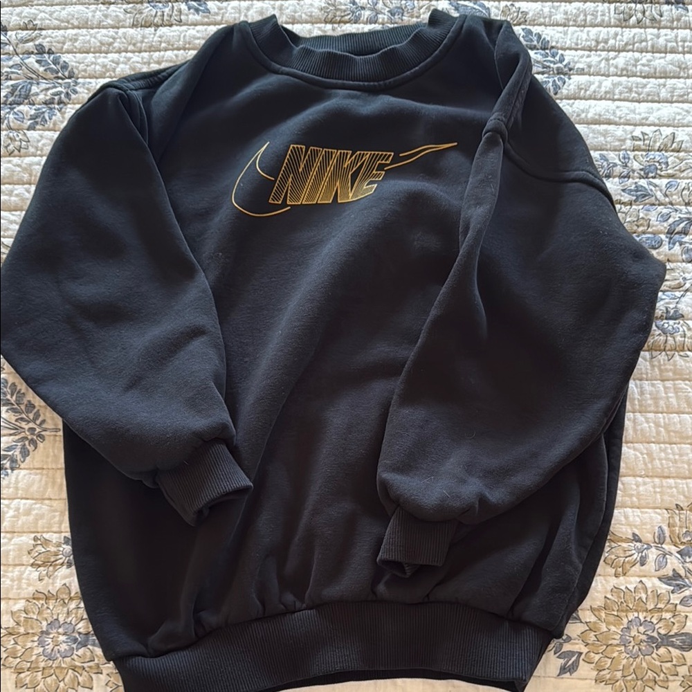 Nike Black Sweatshirt with Ribbed Cuffs and Hem